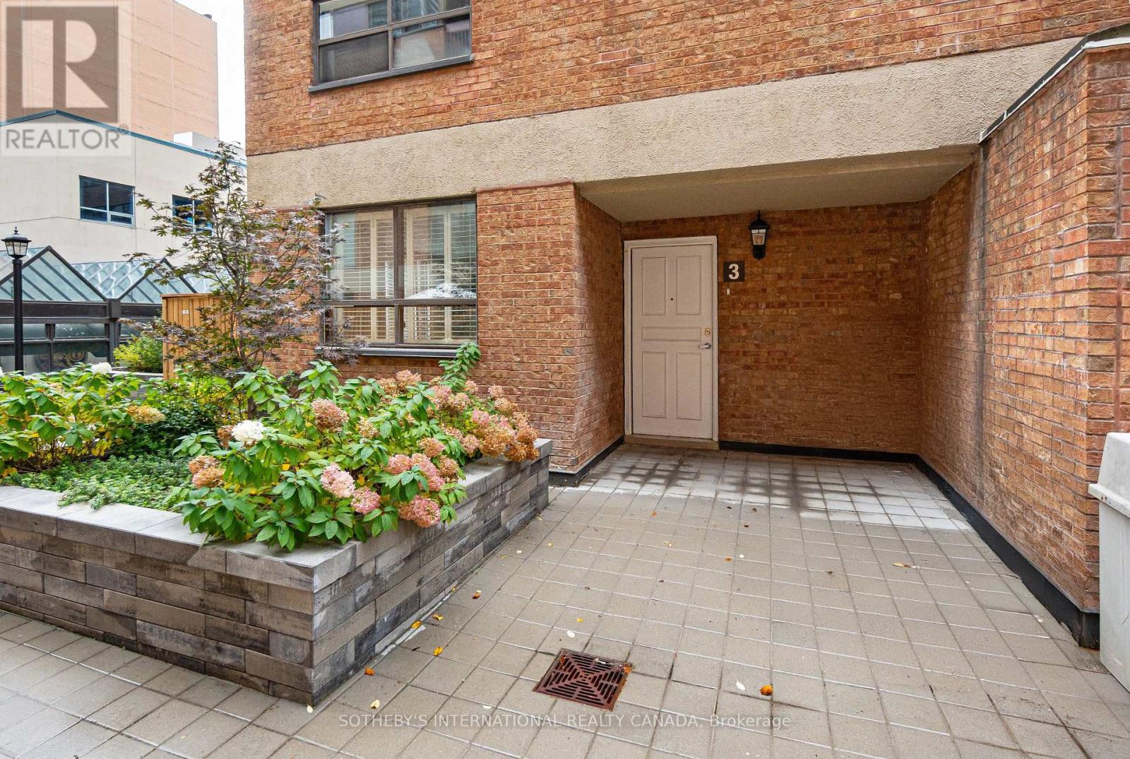 Th03 - 89 Mccaul Street, Toronto, Ontario  M5T 2X3 - Photo 2 - C12536676