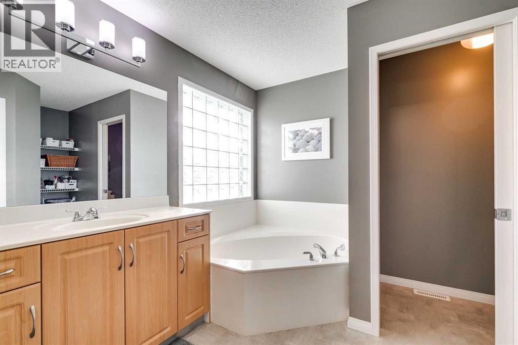 113 Rockbluff Place Nw, Calgary, Alberta  T3G 5B1 - Photo 20 - A2269508