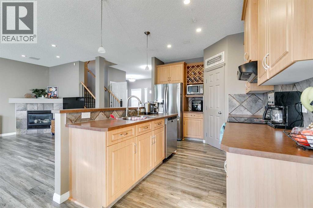 113 Rockbluff Place Nw, Calgary, Alberta  T3G 5B1 - Photo 9 - A2269508