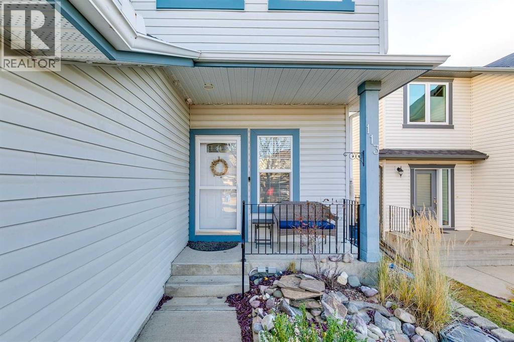113 Rockbluff Place Nw, Calgary, Alberta  T3G 5B1 - Photo 5 - A2269508