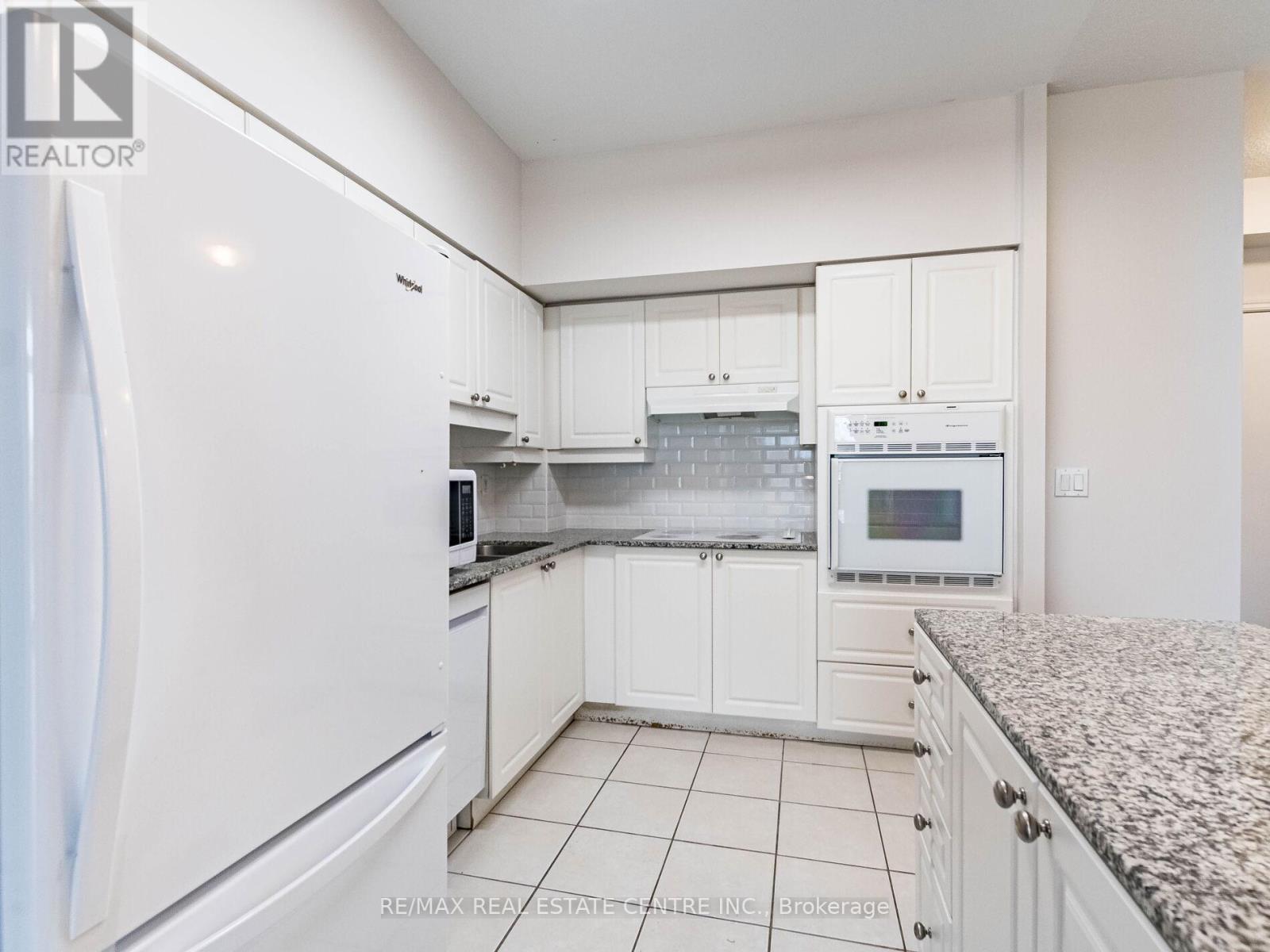 309 - 810 Scollard Court, Mississauga, Ontario  L5V 0A4 - Photo 11 - W12535412