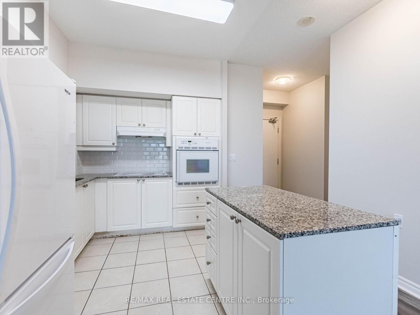 309 - 810 Scollard Court, Mississauga, Ontario  L5V 0A4 - Photo 12 - W12535412