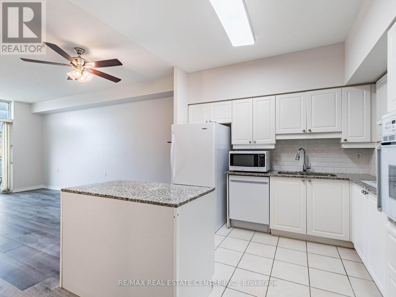 309 - 810 Scollard Court, Mississauga, Ontario  L5V 0A4 - Photo 7 - W12535412