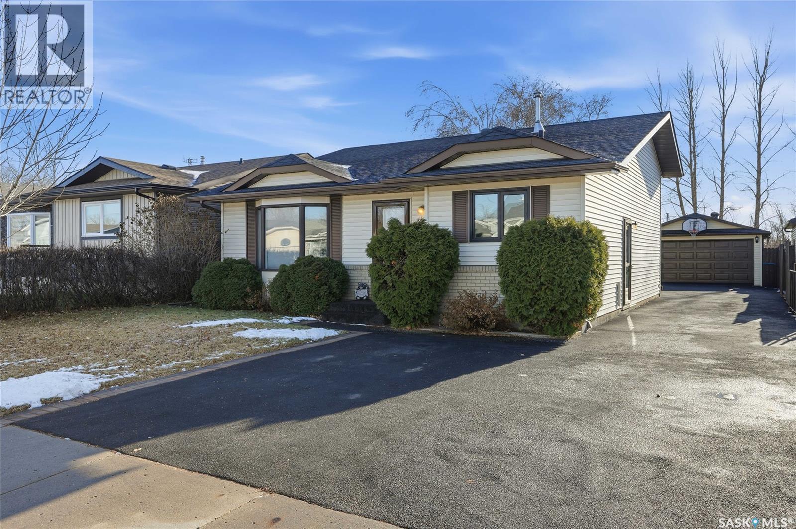 235 Sherry CRESCENT, Saskatoon, Saskatchewan