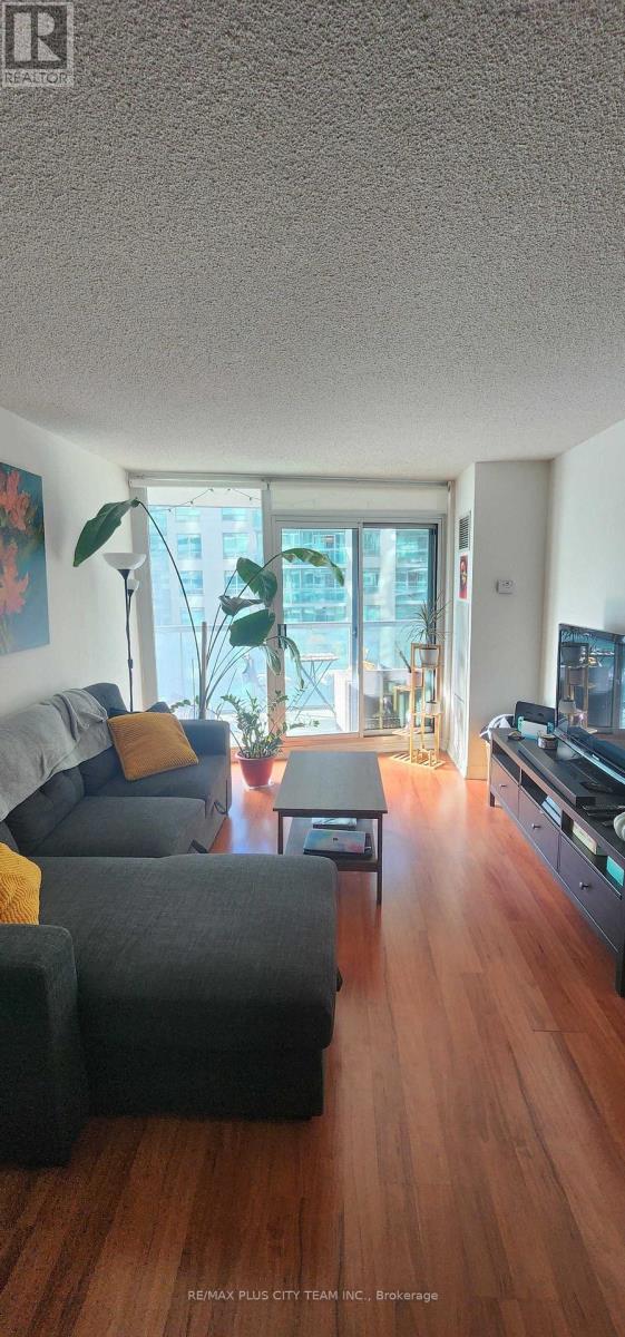 1512 - 30 Grand Trunk Crescent, Toronto, Ontario  M5J 3A4 - Photo 2 - C12537354