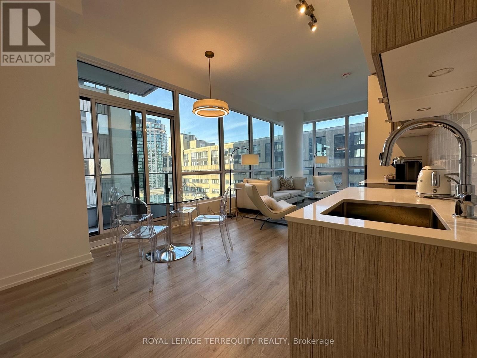 1104 - 395 Bloor Street E, Toronto, Ontario  M4W 0B4 - Photo 2 - C12537386