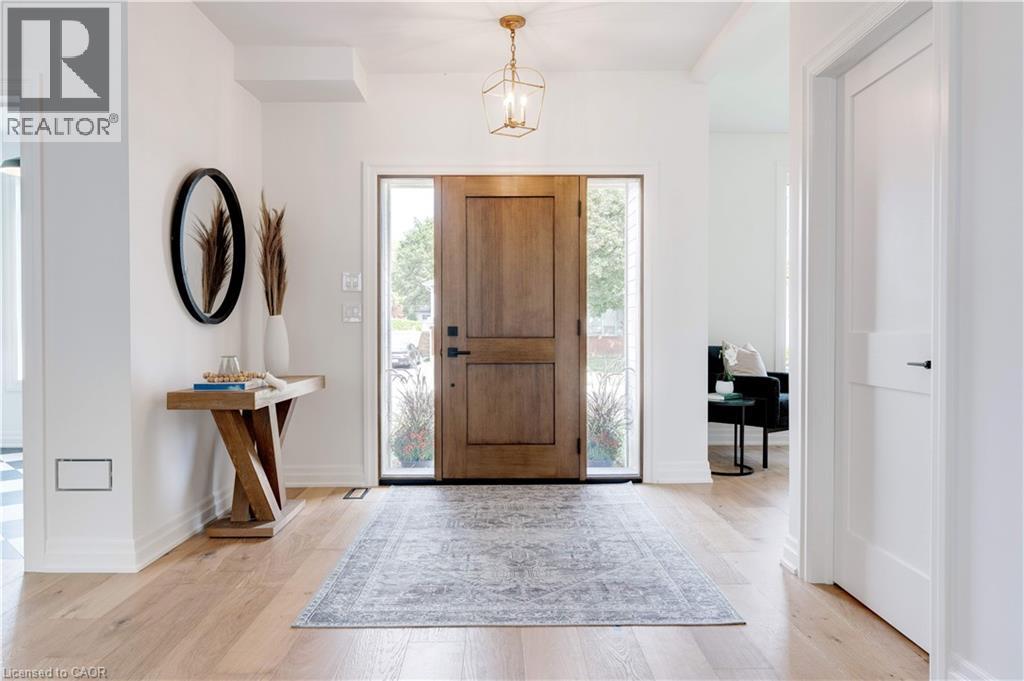 684 Peele Boulevard, Burlington, Ontario  L7R 3B9 - Photo 3 - 40787707