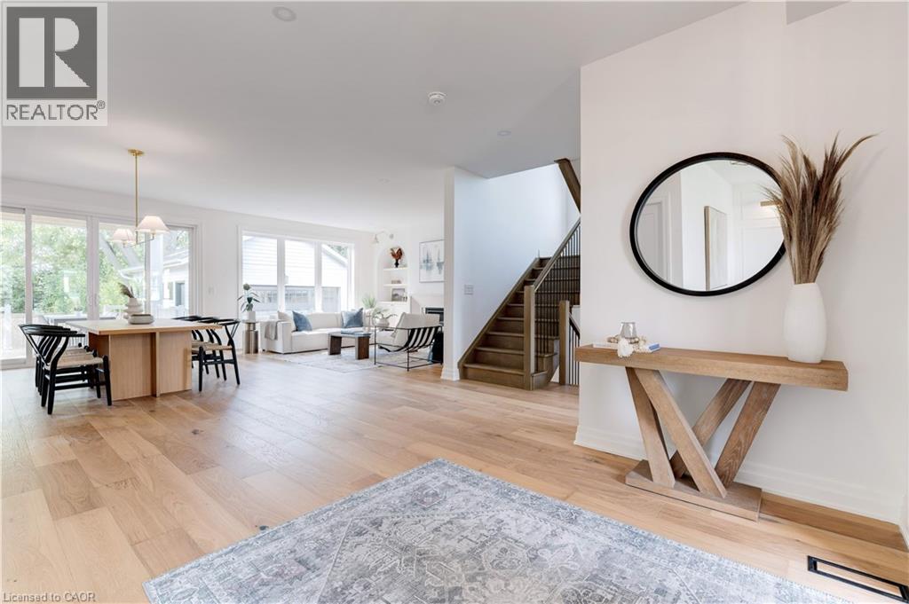 684 Peele Boulevard, Burlington, Ontario  L7R 3B9 - Photo 4 - 40787707