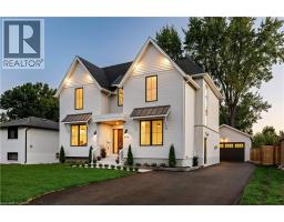 684 PEELE Boulevard, Burlington, Ontario