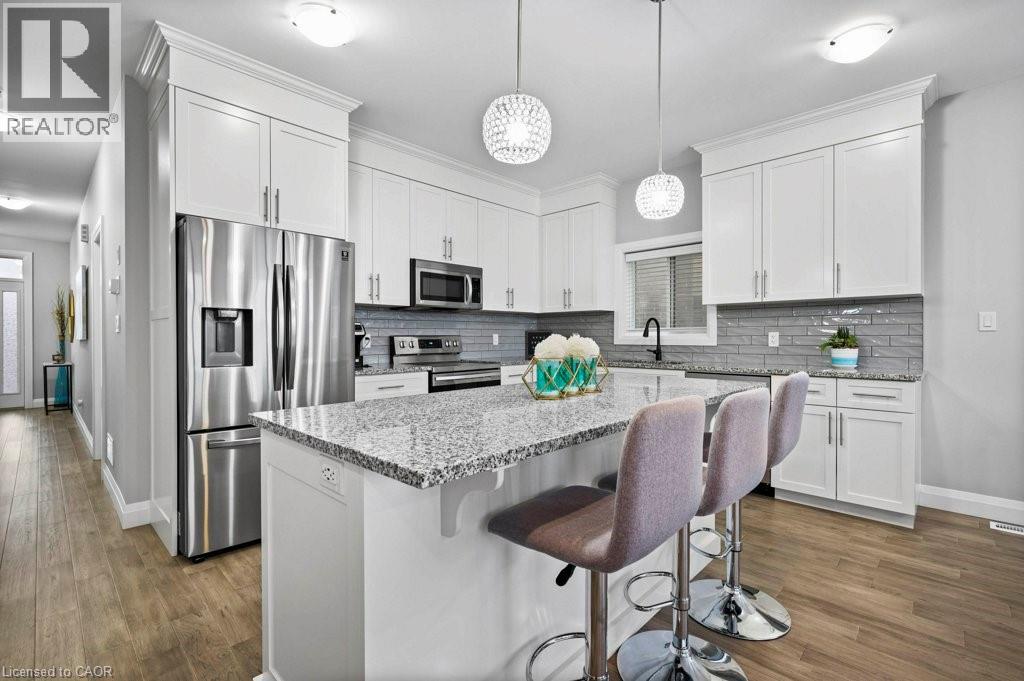 904 Chapel Hill Court, Kitchener, Ontario  N2R 0P4 - Photo 3 - 40768879