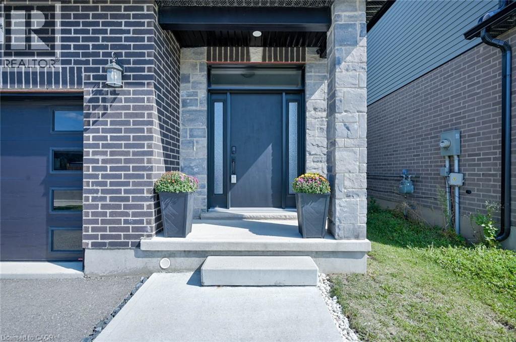 904 CHAPEL HILL Court, Kitchener, Ontario