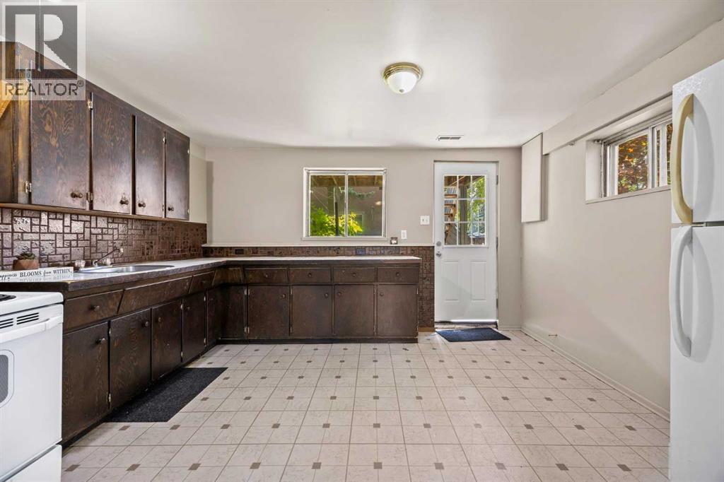 8039 36 Avenue Nw, Calgary, Alberta  T3B 1V8 - Photo 12 - A2258465