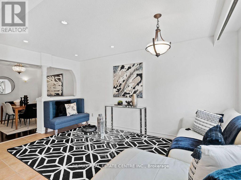 27 Martell Gate, Aurora, Ontario  L4G 0B9 - Photo 17 - N12427581