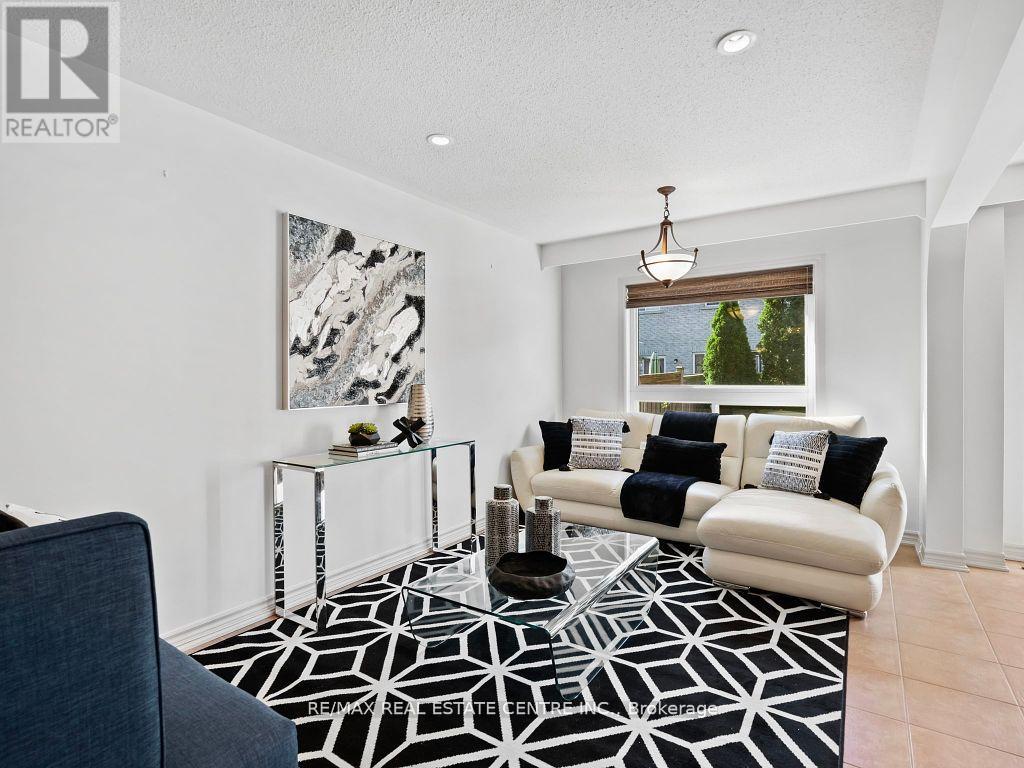 27 Martell Gate, Aurora, Ontario  L4G 0B9 - Photo 16 - N12427581