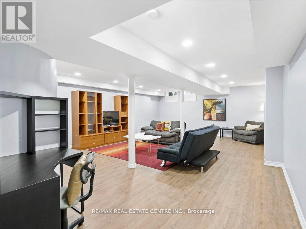 27 Martell Gate, Aurora, Ontario  L4G 0B9 - Photo 36 - N12427581