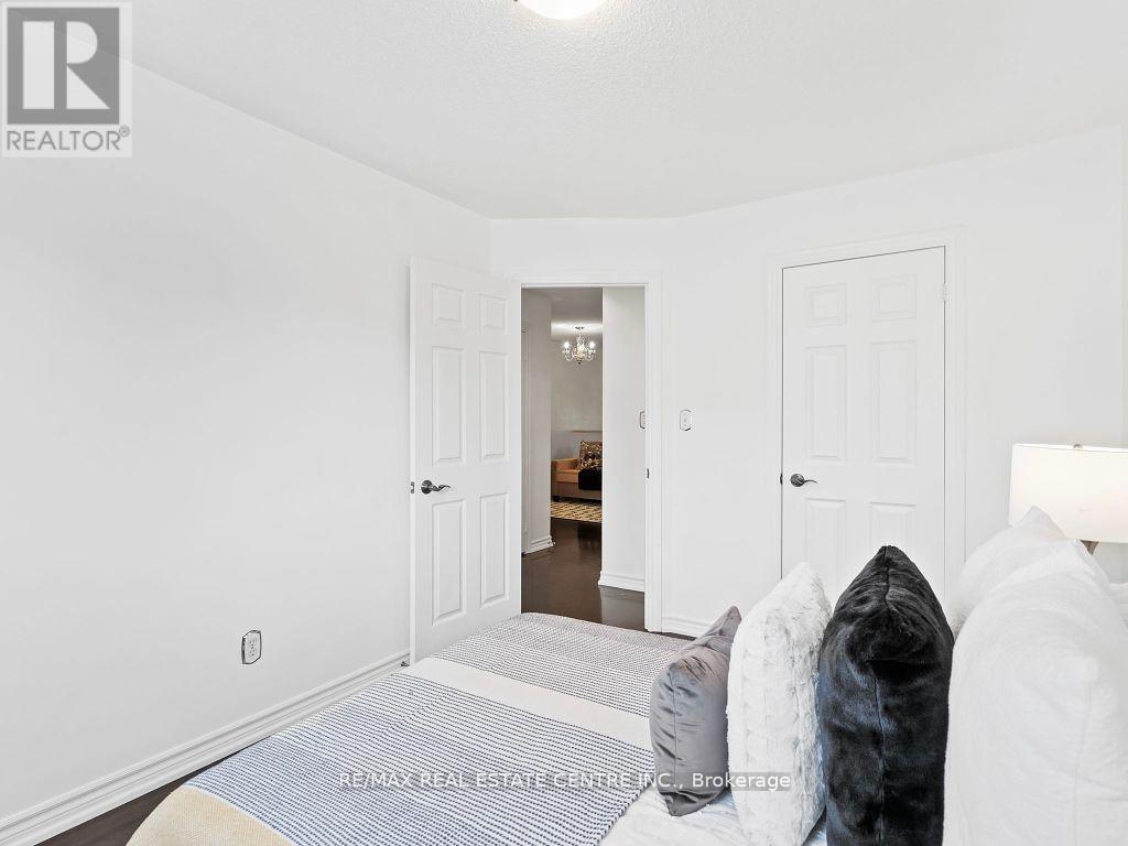 27 Martell Gate, Aurora, Ontario  L4G 0B9 - Photo 29 - N12427581