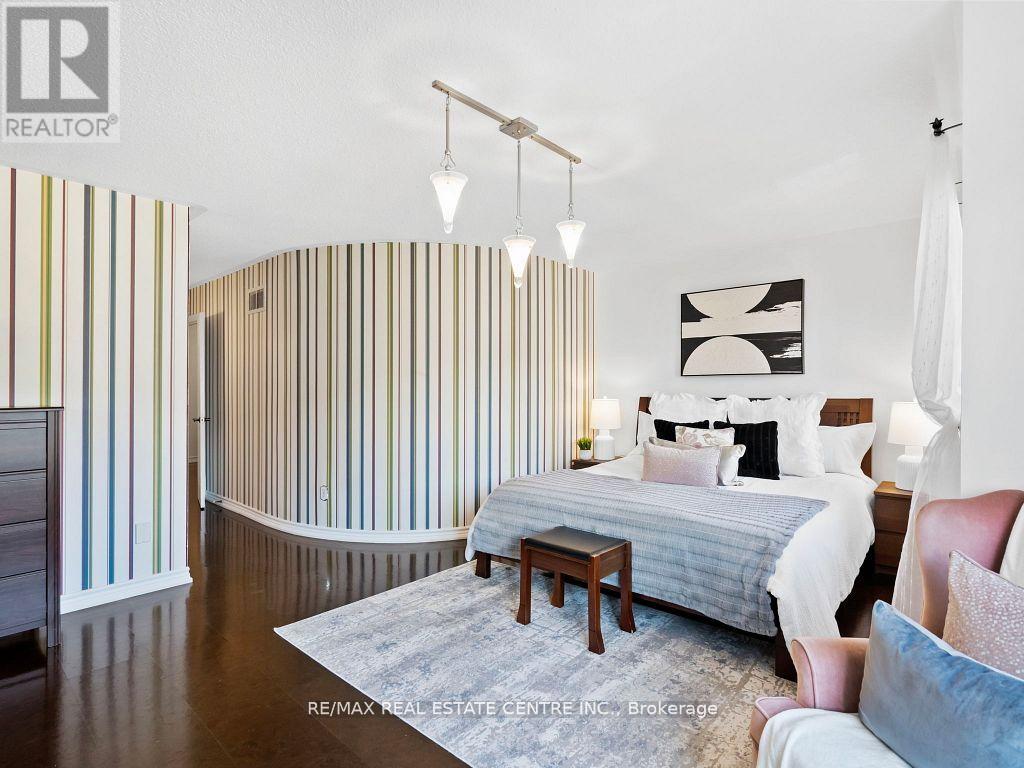 27 Martell Gate, Aurora, Ontario  L4G 0B9 - Photo 19 - N12427581