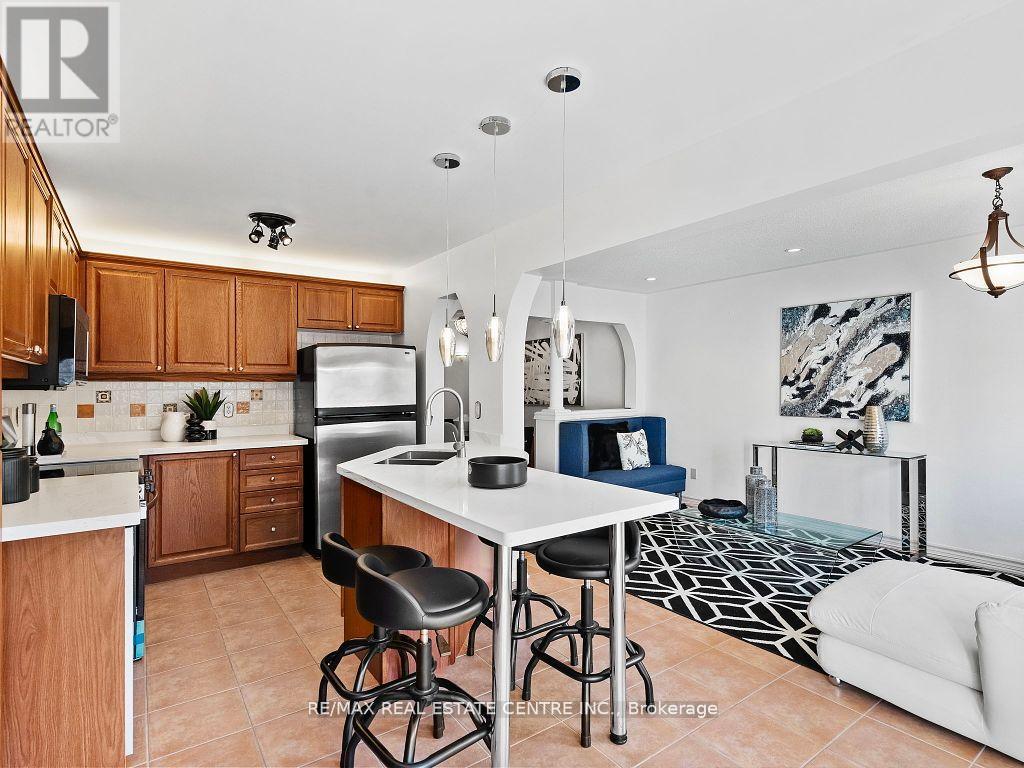 27 Martell Gate, Aurora, Ontario  L4G 0B9 - Photo 12 - N12427581