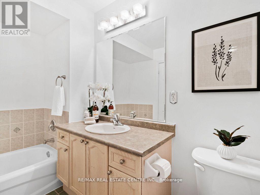 27 Martell Gate, Aurora, Ontario  L4G 0B9 - Photo 34 - N12427581