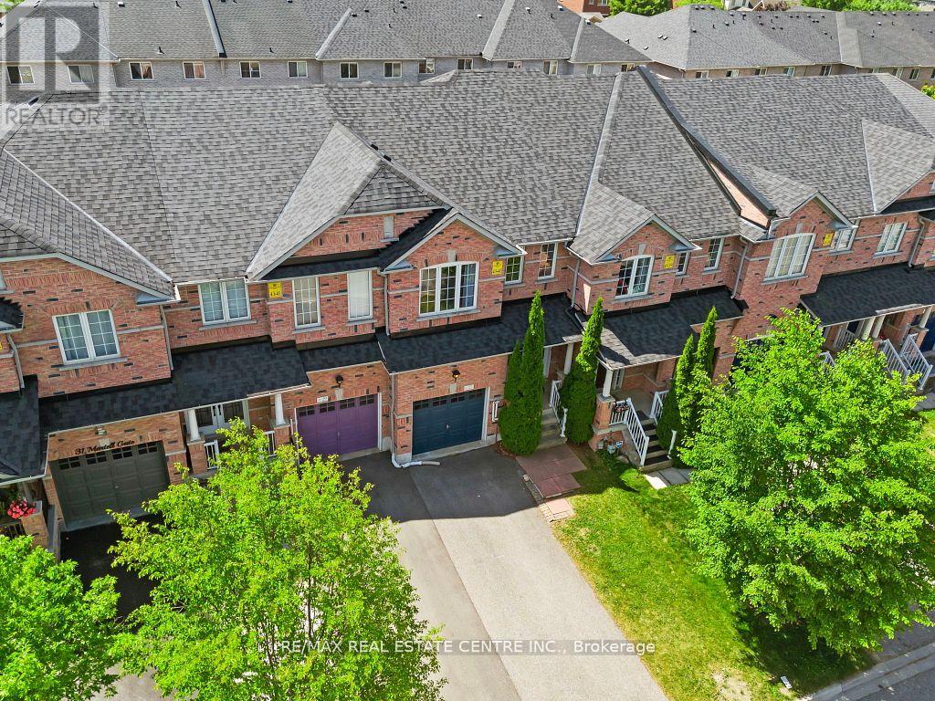 27 Martell Gate, Aurora, Ontario  L4G 0B9 - Photo 2 - N12427581