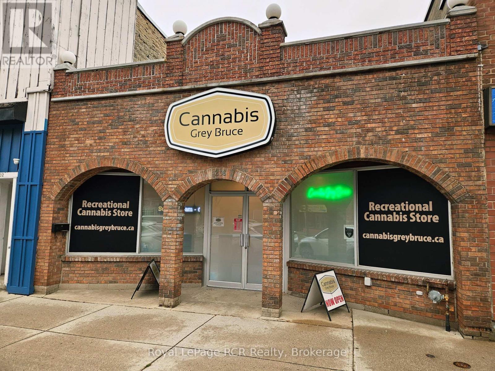 236 8th Street E, Owen Sound, Ontario N4K 1L1 - Photo 2 - X12537668