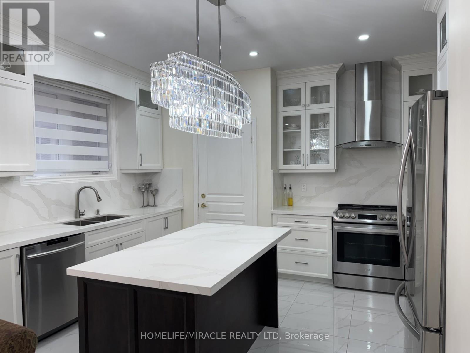 1 Orangeblossom Trail, Brampton, Ontario L6X 3B4 - Photo 6 - W12499380