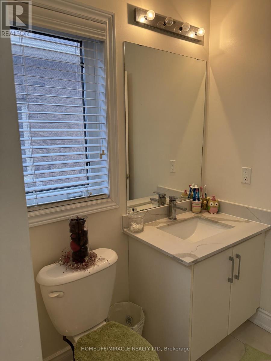 1 Orangeblossom Trail, Brampton, Ontario L6X 3B4 - Photo 12 - W12499380