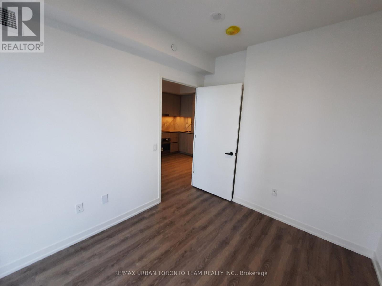 915 - 8 Interchange Way, Vaughan, Ontario  L4K 5Z7 - Photo 10 - N12537398