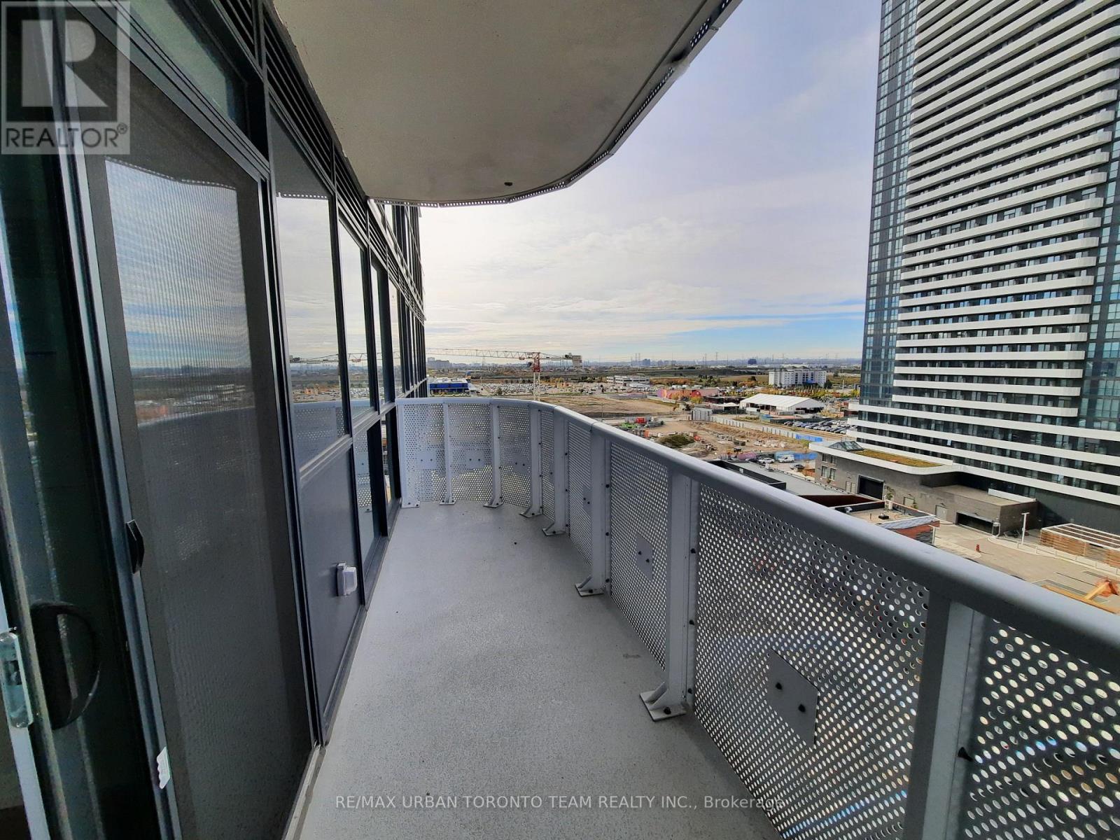 915 - 8 Interchange Way, Vaughan, Ontario  L4K 5Z7 - Photo 15 - N12537398