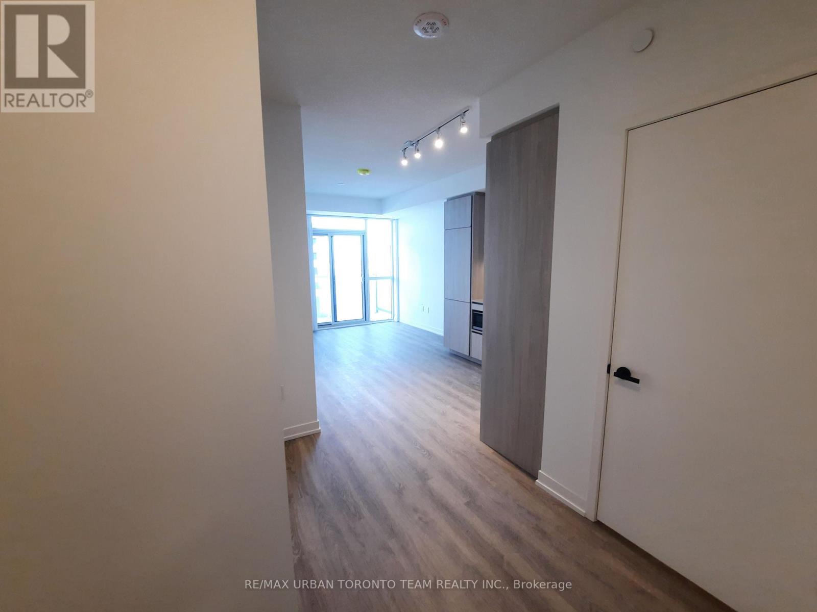 915 - 8 Interchange Way, Vaughan, Ontario  L4K 5Z7 - Photo 17 - N12537398