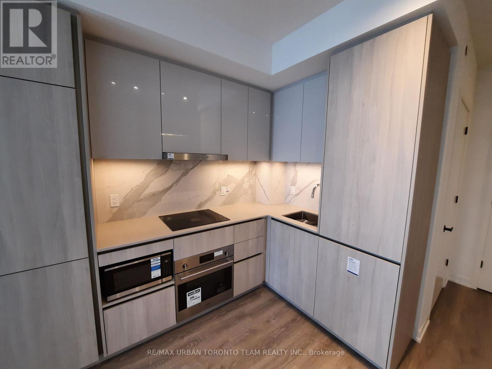 915 - 8 Interchange Way, Vaughan, Ontario  L4K 5Z7 - Photo 6 - N12537398