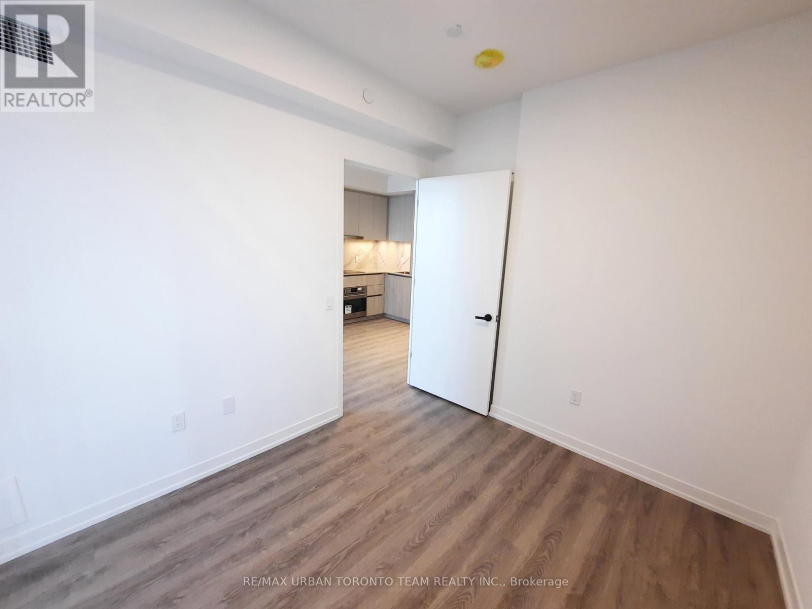 915 - 8 Interchange Way, Vaughan, Ontario  L4K 5Z7 - Photo 8 - N12537398