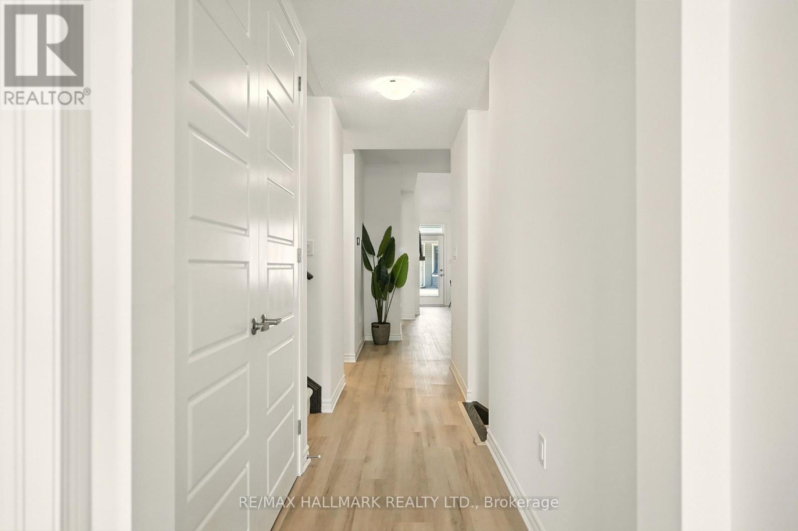 716 Keast Place, Innisfil, Ontario  L9S 0S9 - Photo 3 - N12537412