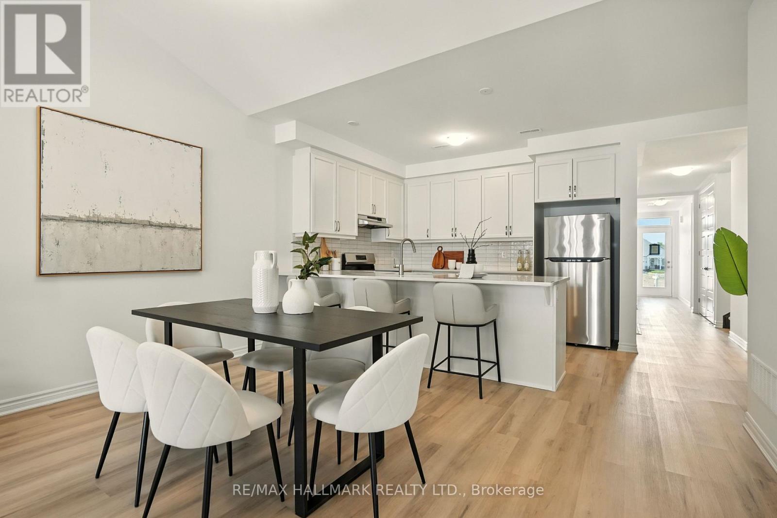 716 Keast Place, Innisfil, Ontario  L9S 0S9 - Photo 4 - N12537412