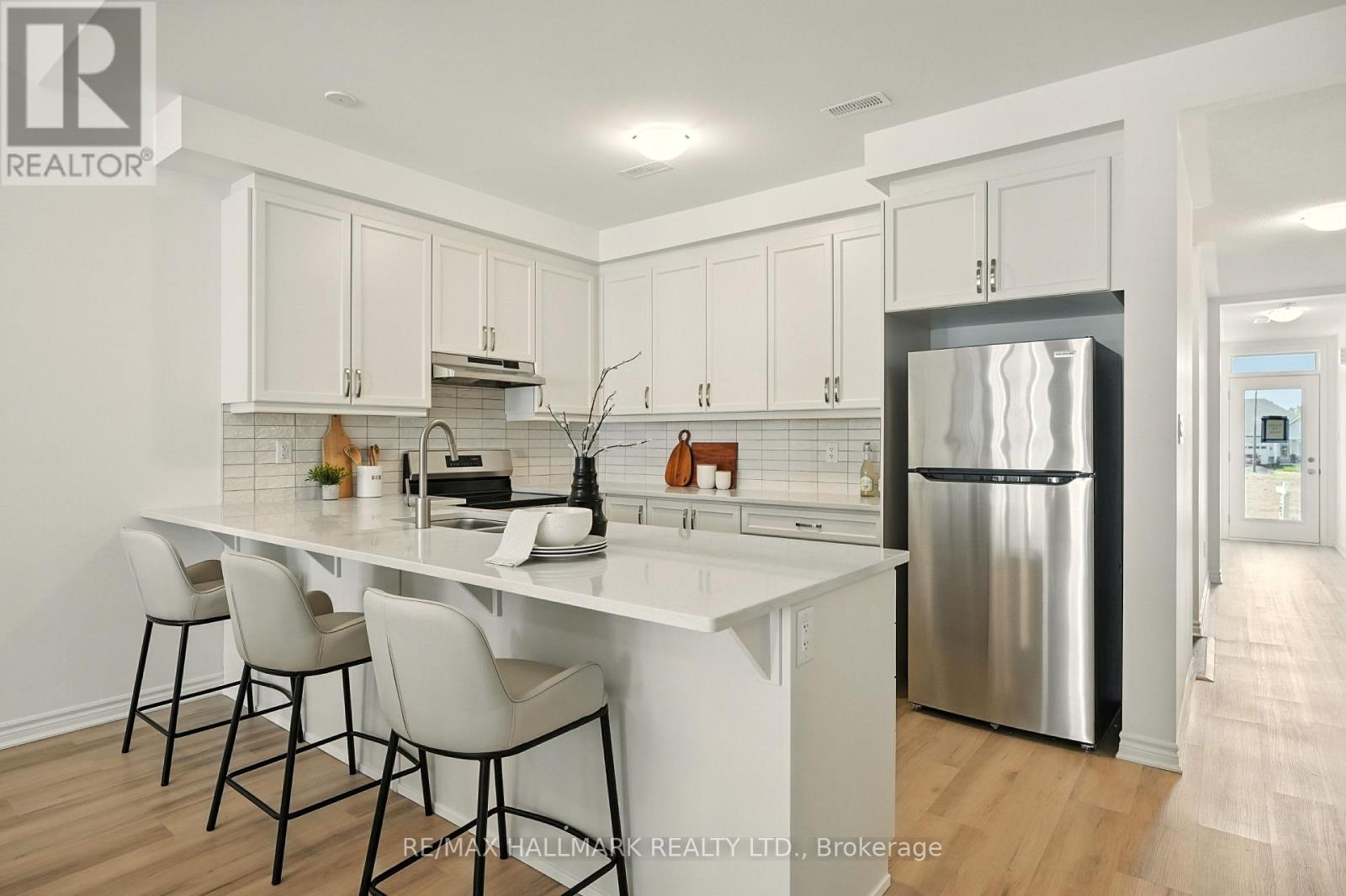 716 Keast Place, Innisfil, Ontario  L9S 0S9 - Photo 5 - N12537412