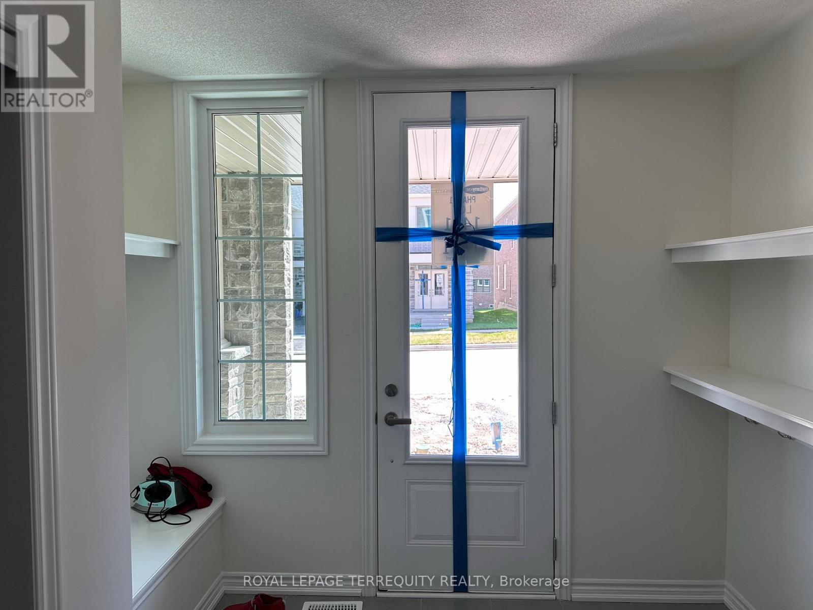 69 Therma Crescent, Markham, Ontario  L6C 3K9 - Photo 4 - N12537426