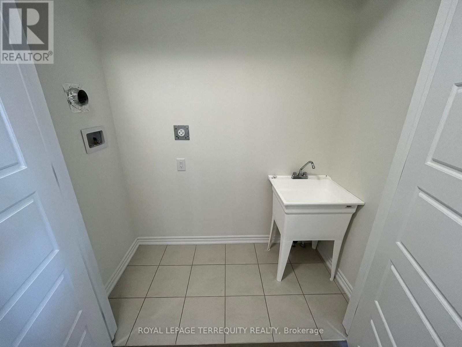 69 Therma Crescent, Markham, Ontario  L6C 3K9 - Photo 9 - N12537426