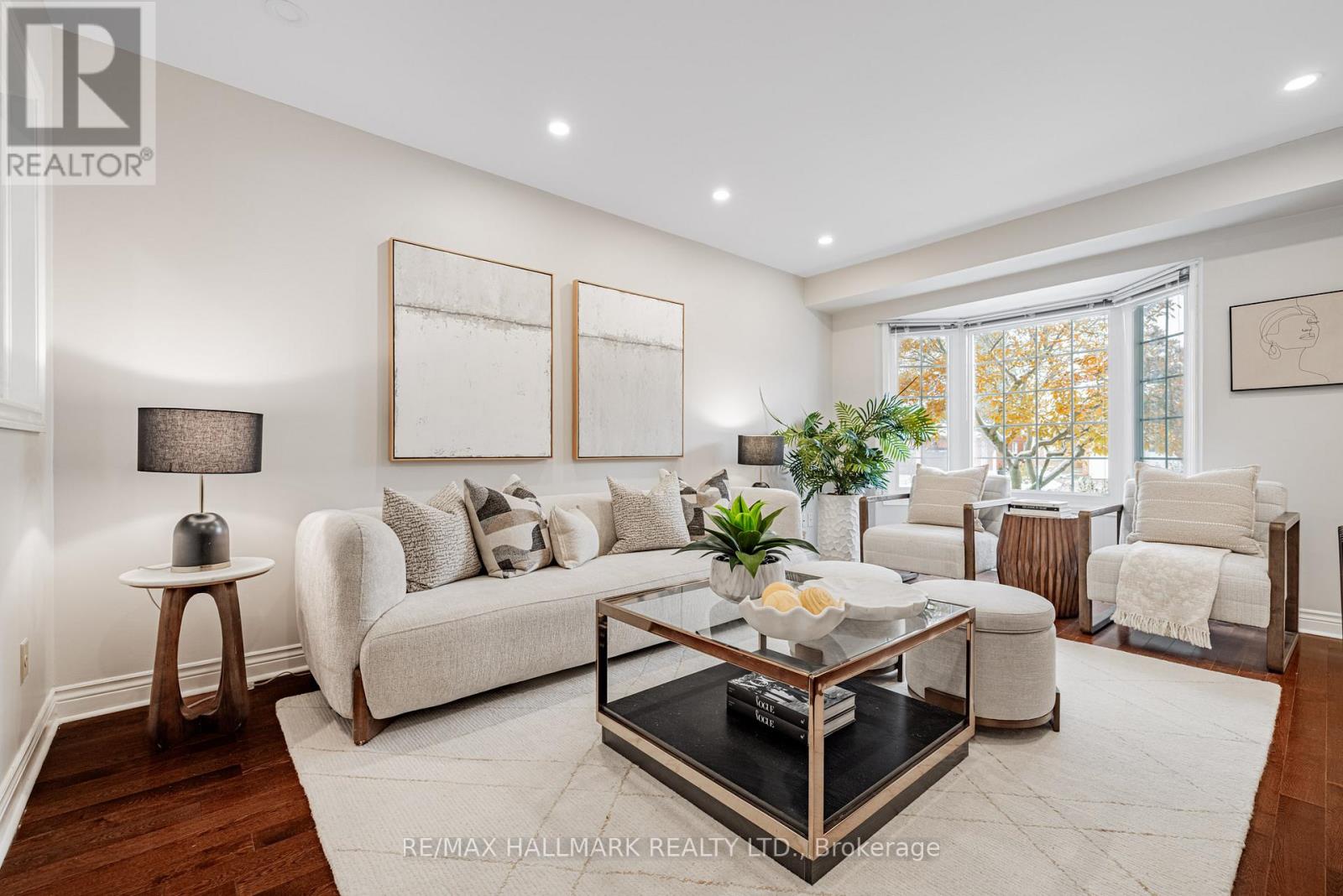 29 Canterbury Court, Richmond Hill, Ontario  L4C 8E4 - Photo 2 - N12537430