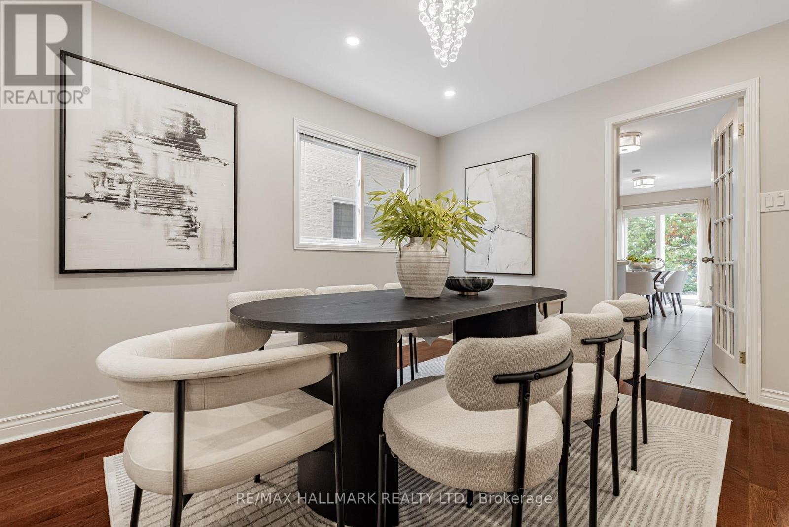 29 Canterbury Court, Richmond Hill, Ontario  L4C 8E4 - Photo 6 - N12537430