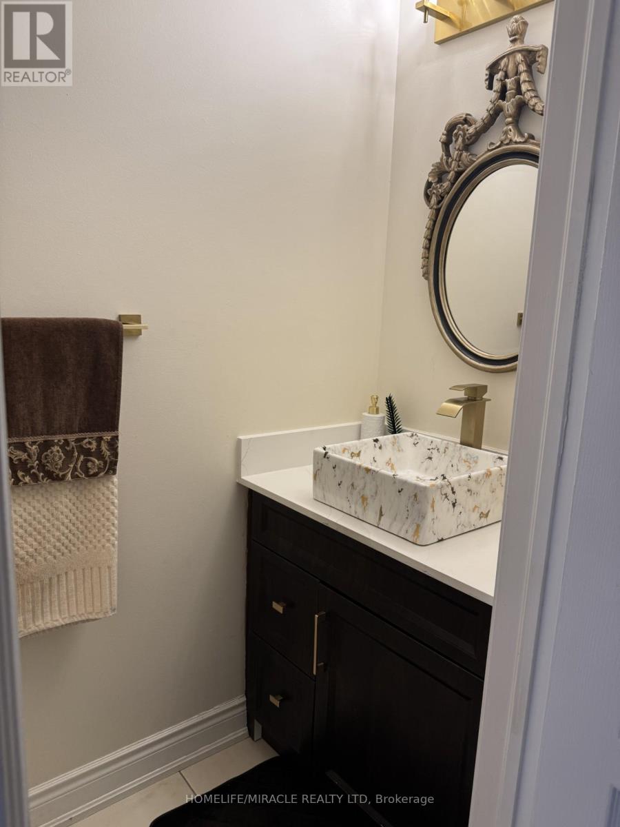 1 Orangeblossom Trail, Brampton, Ontario L6X 3B4 - Photo 7 - W12499380