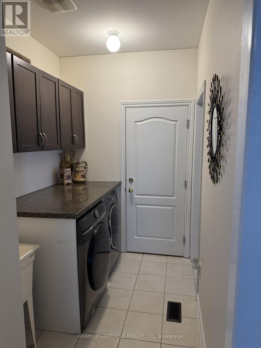 1 Orangeblossom Trail, Brampton, Ontario L6X 3B4 - Photo 14 - W12499380