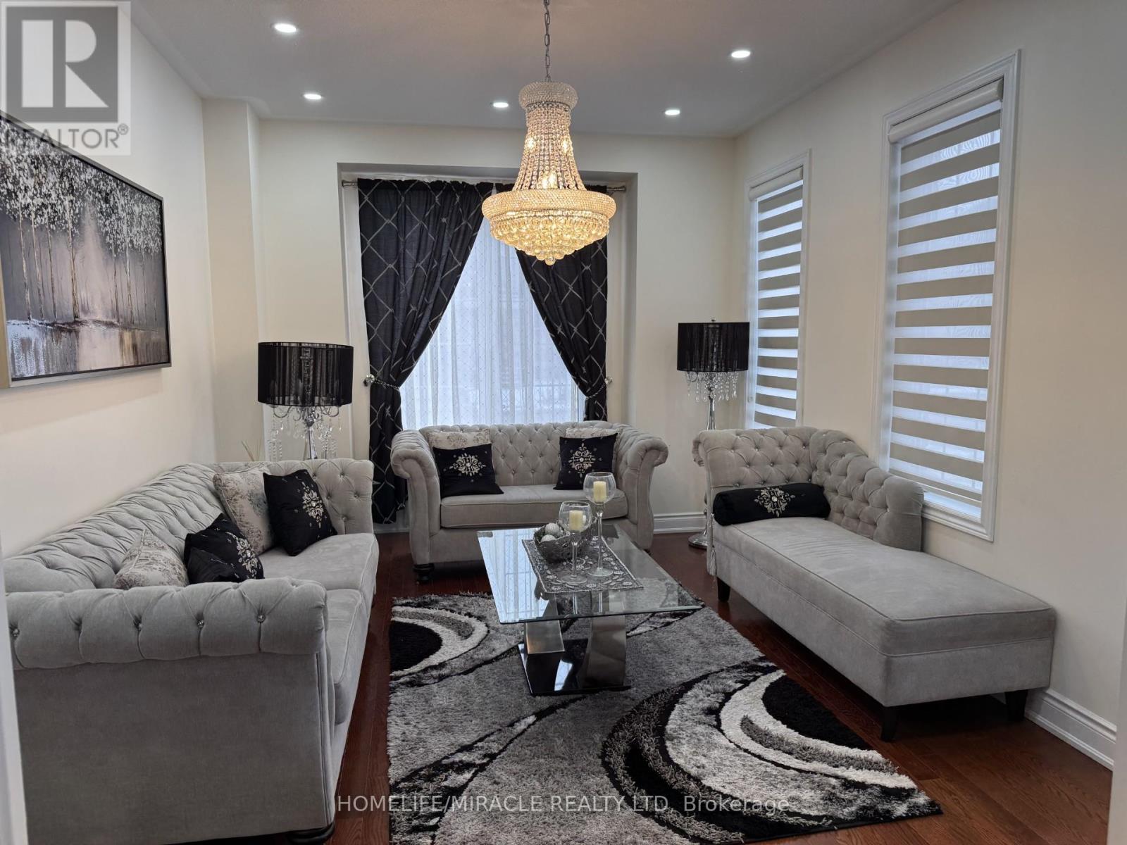 1 Orangeblossom Trail, Brampton, Ontario L6X 3B4 - Photo 4 - W12499380