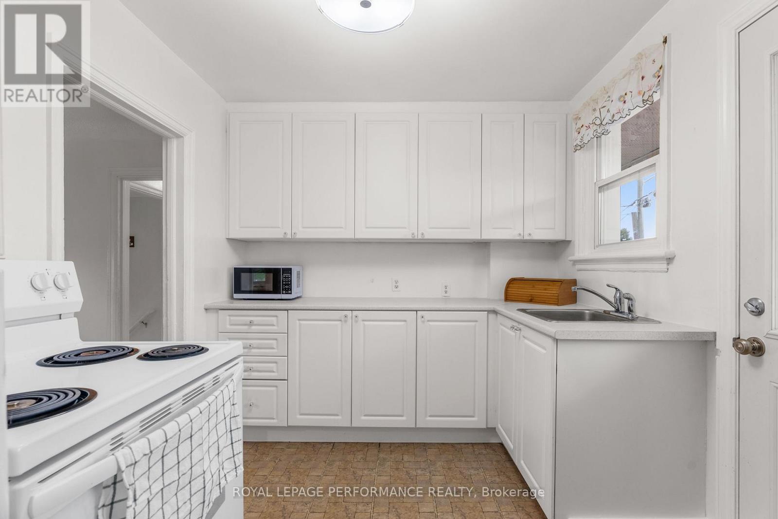 72 Dagmar Avenue, Ottawa, Ontario  K1L 5T4 - Photo 10 - X12537700