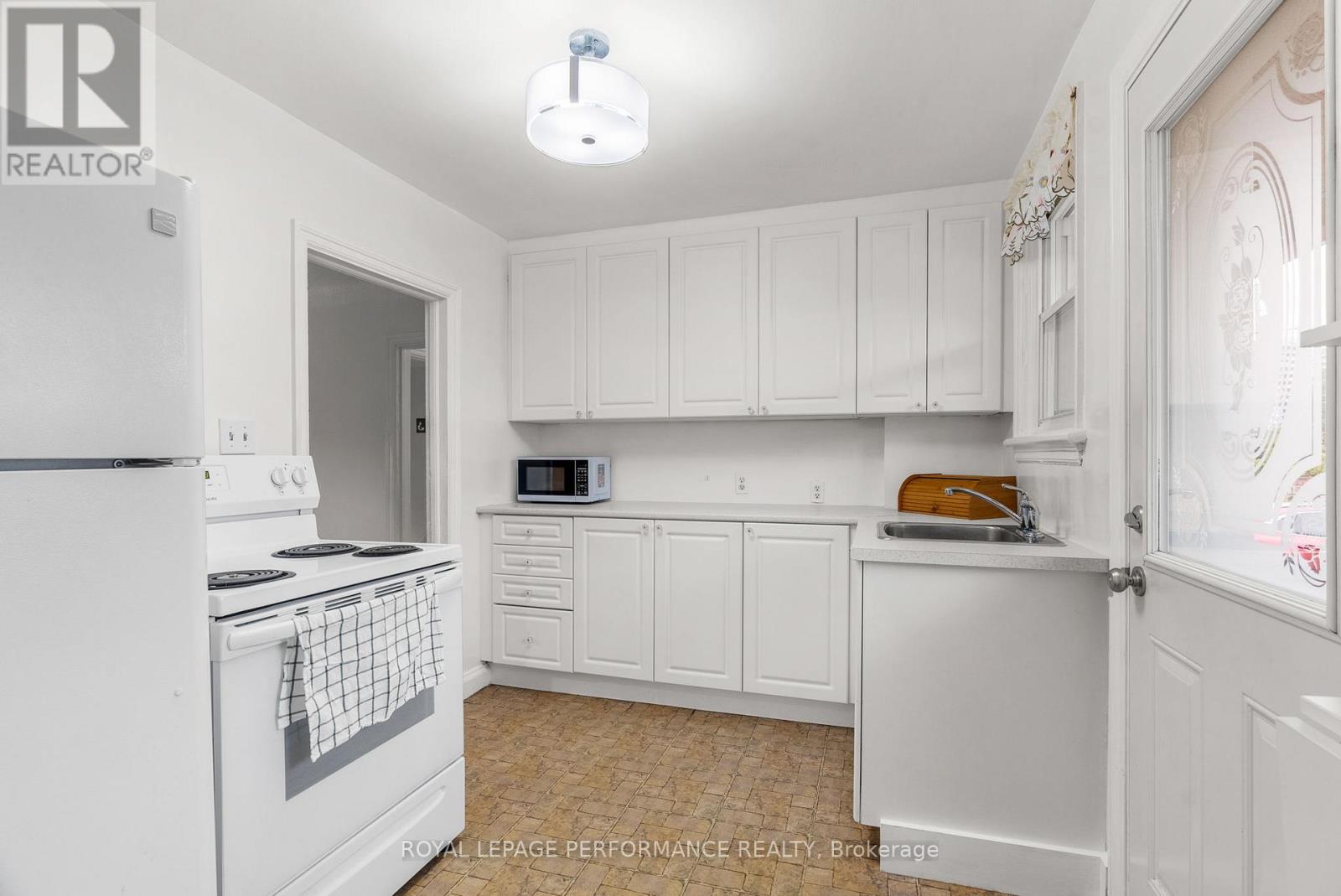 72 Dagmar Avenue, Ottawa, Ontario  K1L 5T4 - Photo 9 - X12537700