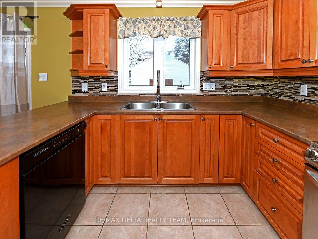 150 Sandra Crescent, Clarence-Rockland, Ontario  K4K 1N7 - Photo 11 - X12537734