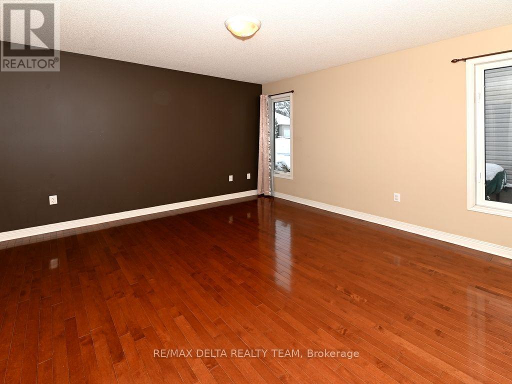 150 Sandra Crescent, Clarence-Rockland, Ontario  K4K 1N7 - Photo 14 - X12537734