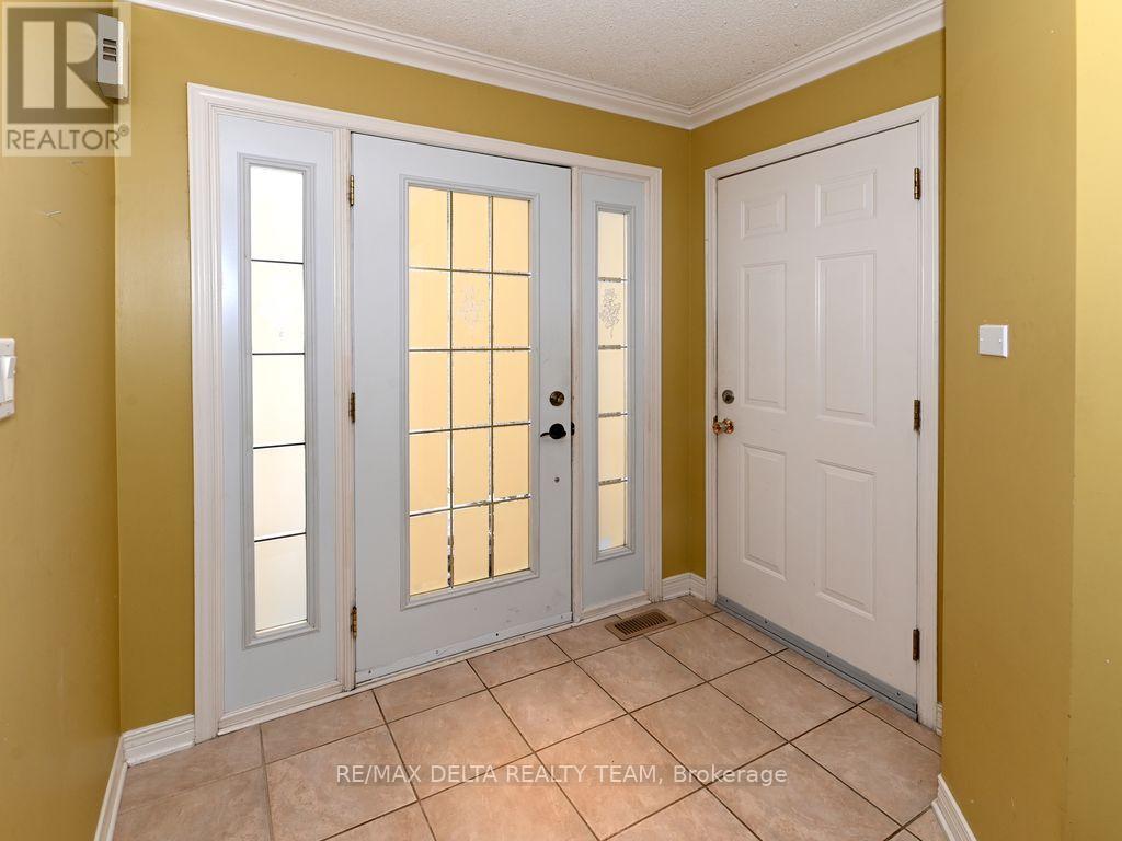 150 Sandra Crescent, Clarence-Rockland, Ontario  K4K 1N7 - Photo 2 - X12537734