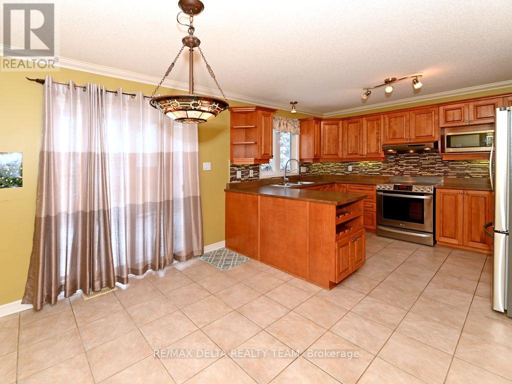 150 Sandra Crescent, Clarence-Rockland, Ontario  K4K 1N7 - Photo 8 - X12537734