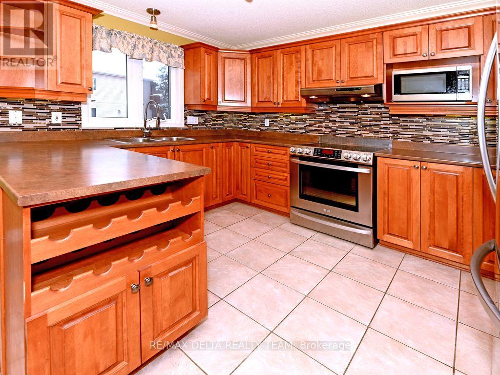 150 Sandra Crescent, Clarence-Rockland, Ontario  K4K 1N7 - Photo 9 - X12537734