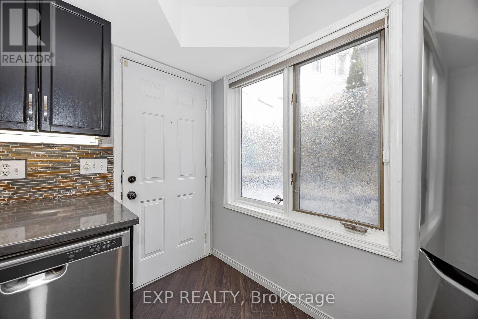 2 - 518 Lisgar Street, Ottawa, Ontario K1R 5H5 - Photo 5 - X12537746